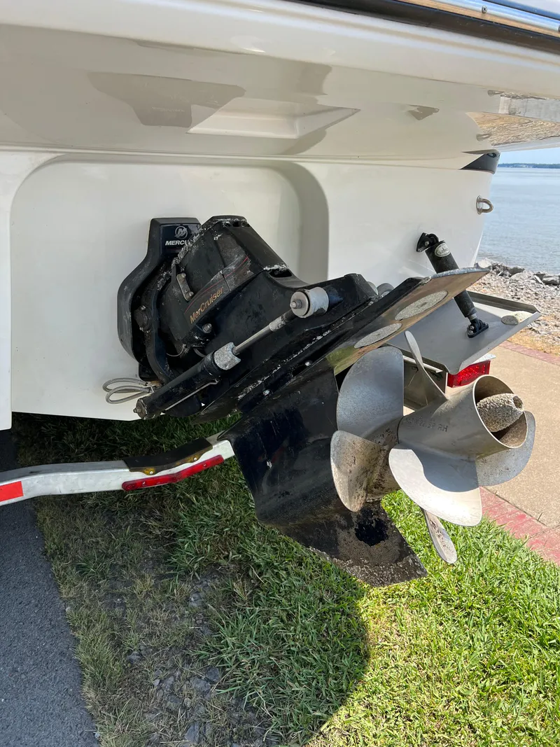 Slide: The Image of Monterey 295 Sport Yacht 2020 - 18