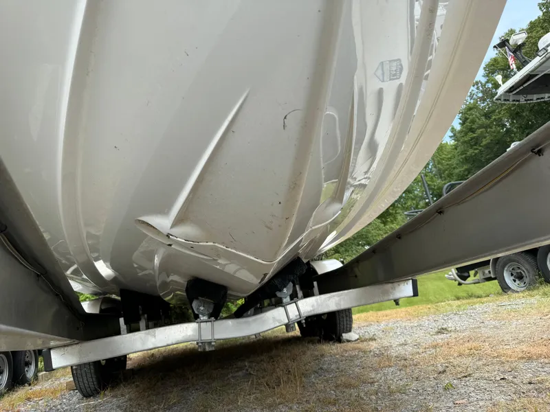 Slide: The Image of Monterey 295 Sport Yacht 2020 - 23