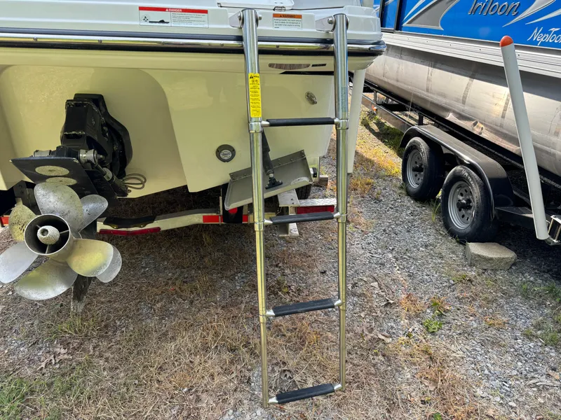 Slide: The Image of Monterey 295 Sport Yacht 2020 - 24