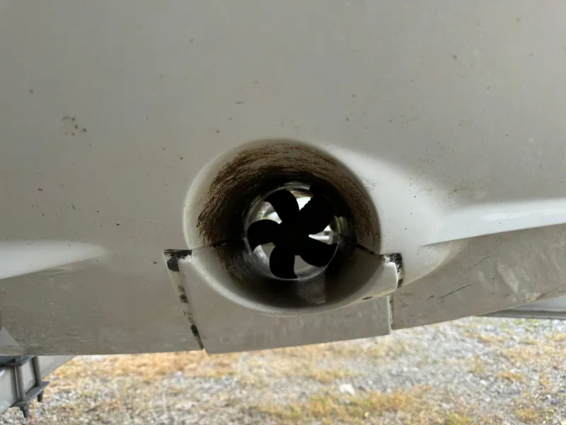 Slide: The Image of Monterey 295 Sport Yacht 2020 - 25