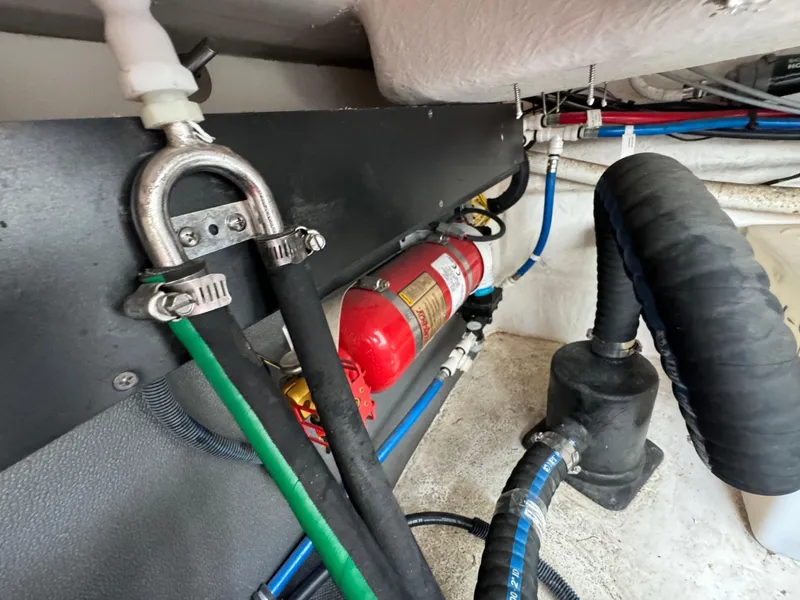 Slide: The Image of Monterey 295 Sport Yacht 2020 - 41