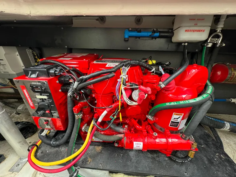 Slide: The Image of Monterey 295 Sport Yacht 2020 - 42