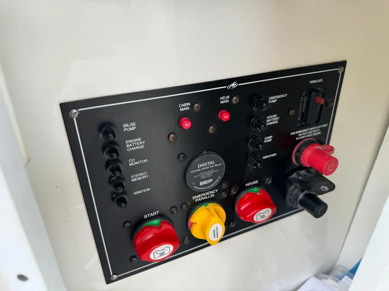 Slide: The Image of Monterey 295 Sport Yacht 2020 - 48