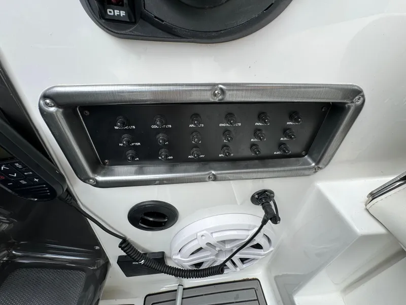 Slide: The Image of Monterey 295 Sport Yacht 2020 - 51