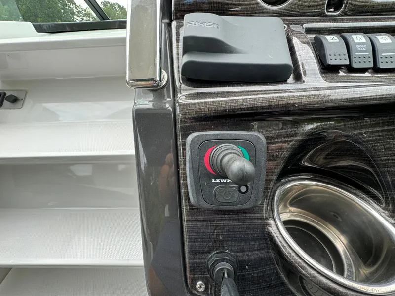 Slide: The Image of Monterey 295 Sport Yacht 2020 - 53