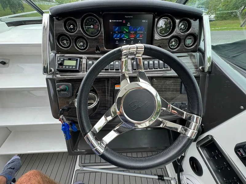 Slide: The Image of Monterey 295 Sport Yacht 2020 - 56