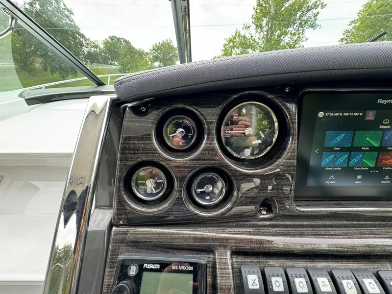 Slide: The Image of Monterey 295 Sport Yacht 2020 - 58