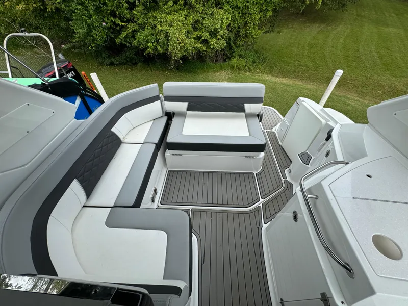 Slide: The Image of Monterey 295 Sport Yacht 2020 - 66