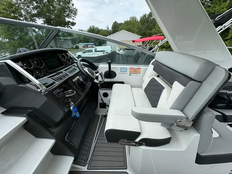 Slide: The Image of Monterey 295 Sport Yacht 2020 - 68