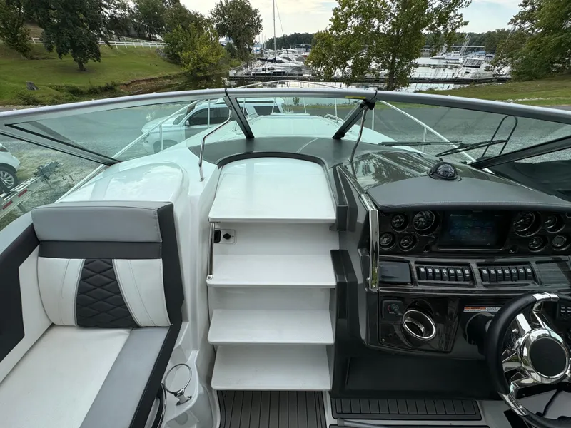 Slide: The Image of Monterey 295 Sport Yacht 2020 - 69