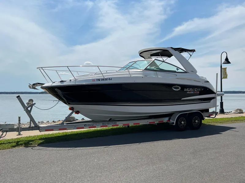 Slide: The Image of Monterey 295 Sport Yacht 2020 - 7