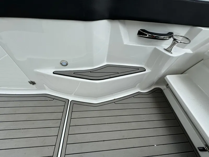 Slide: The Image of Monterey 295 Sport Yacht 2020 - 71