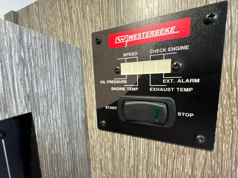 Slide: The Image of Monterey 295 Sport Yacht 2020 - 77