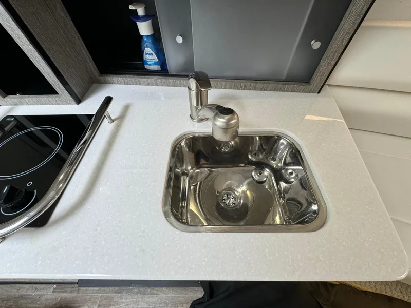 Slide: The Image of Monterey 295 Sport Yacht 2020 - 82