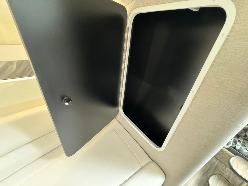 Slide: The Image of Monterey 295 Sport Yacht 2020 - 87