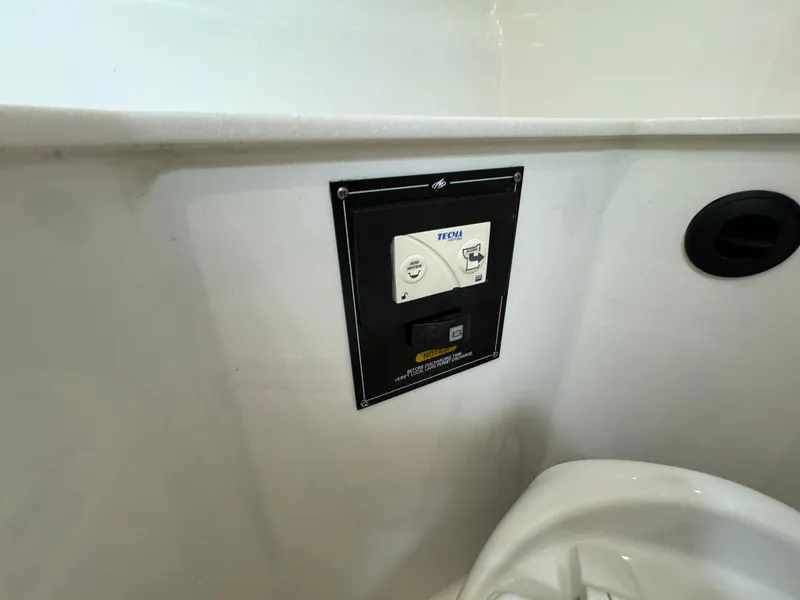 Slide: The Image of Monterey 295 Sport Yacht 2020 - 98