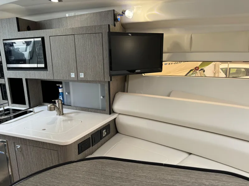 Slide: The Image of Monterey 295 Sport Yacht 2020 - 99