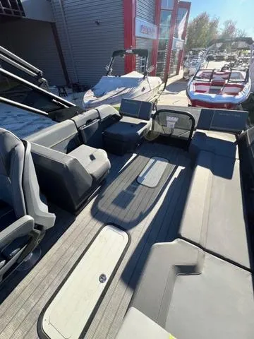 Slide: The Image of 2023 Manitou EXPLORE 22 pontoon boat with spacious seating and modern design. - 6