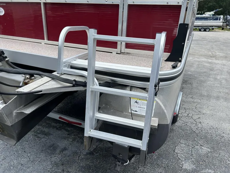 Slide: The Image of Crestliner 180 Sprint Cruise 2021 boat with aluminum ladder and red paneling. - 4