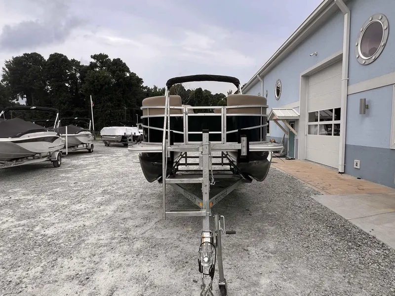 Slide: The Image of SunChaser Vista 20 CRB 2025 - 2