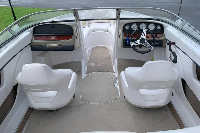 Slide: The Image of Four Winns H210 2010 - 5