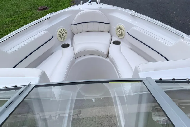 Slide: The Image of Four Winns H210 2010 - 6