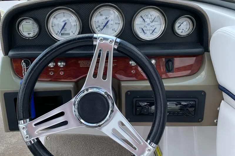 Slide: The Image of Four Winns H210 2010 - 8