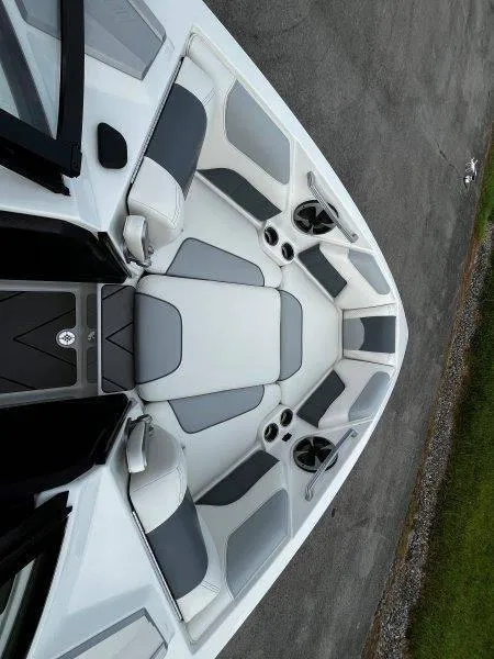 Slide: The Image of Malibu 25 LSV 2020 - 52