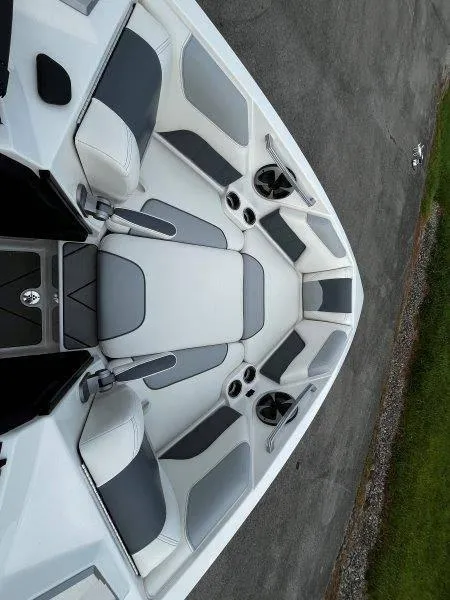 Slide: The Image of Malibu 25 LSV 2020 - 54