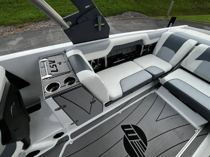 Slide: The Image of Malibu 25 LSV 2020 - 58