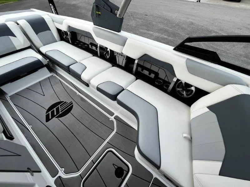 Slide: The Image of Malibu 25 LSV 2020 - 60
