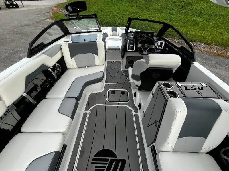 Slide: The Image of Malibu 25 LSV 2020 - 61