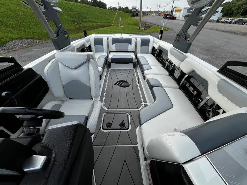 Slide: The Image of Malibu 25 LSV 2020 - 63
