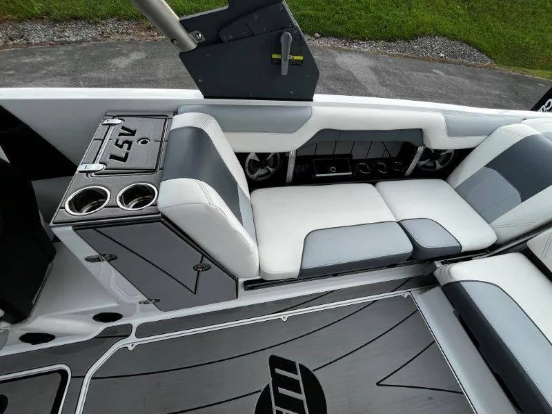 Slide: The Image of Malibu 25 LSV 2020 - 65