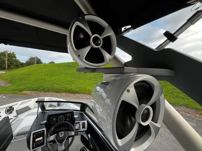 Slide: The Image of Malibu 25 LSV 2020 - 70