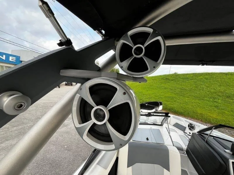 Slide: The Image of Malibu 25 LSV 2020 - 71