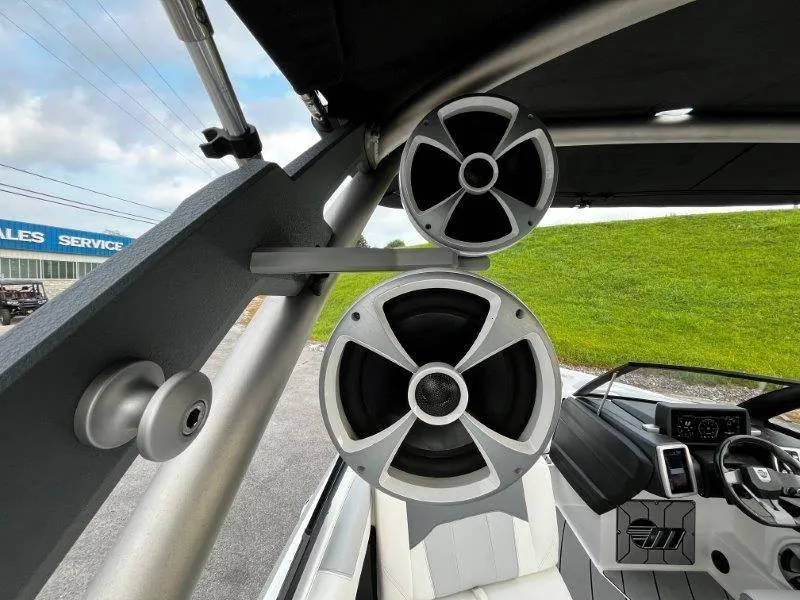 Slide: The Image of Malibu 25 LSV 2020 - 74