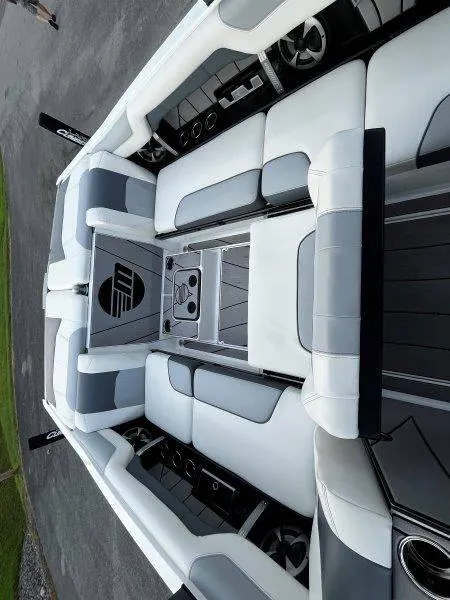 Slide: The Image of Malibu 25 LSV 2020 - 86