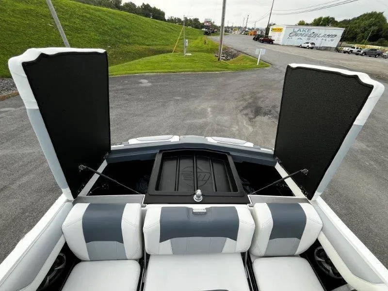 Slide: The Image of Malibu 25 LSV 2020 - 90