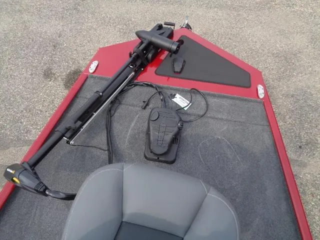 Slide: The Image of 2024 Tracker Bass Tracker Classic XL boat interior with trolling motor and seat. - 7