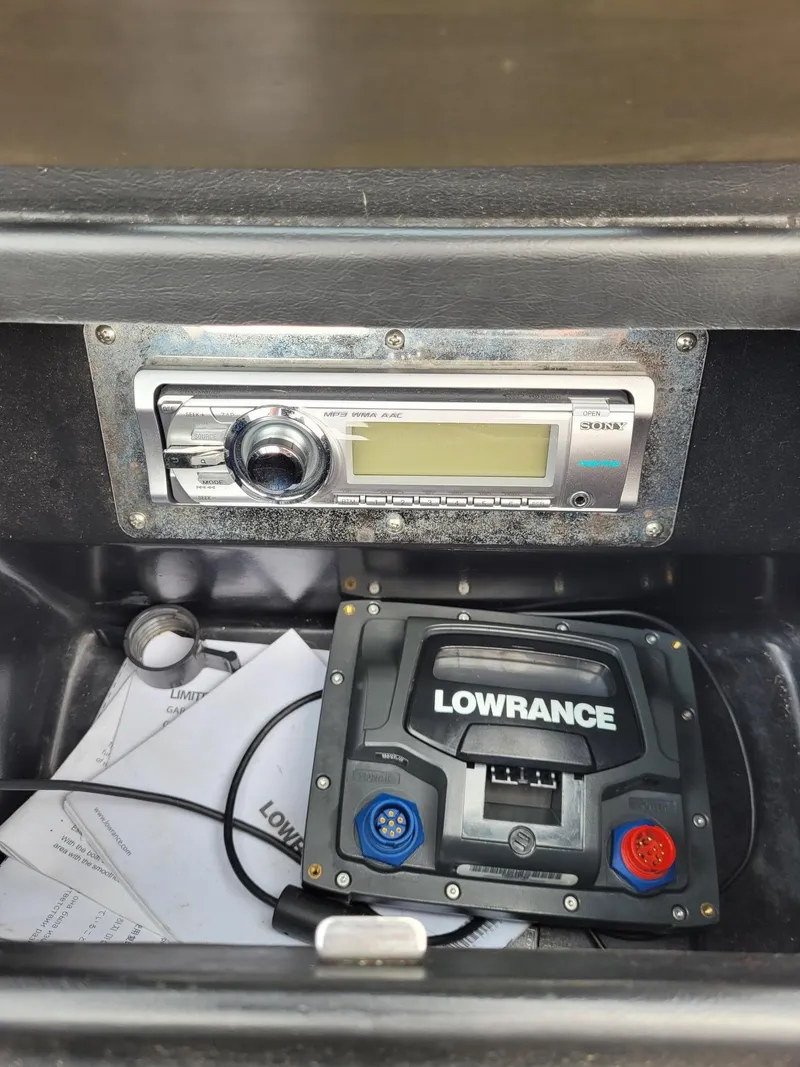 Slide: The Image of 2008 Regal ES2000 dashboard with stereo and Lowrance marine equipment. - 11