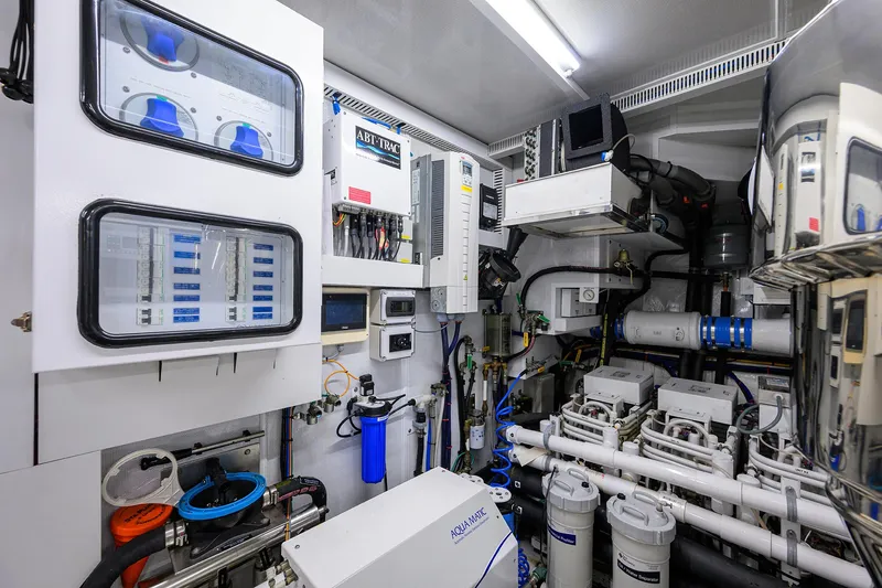 Slide: The Image of Horizon 90 Aqua Life - Engine Room - 144