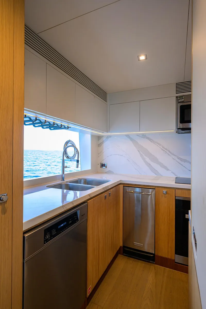 Slide: The Image of Horizon 90 Aqua Life - Interior Galley - 19