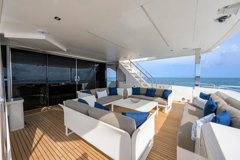 Slide: The Image of Horizon 90 Aqua Life - Exterior Aft Deck - 2