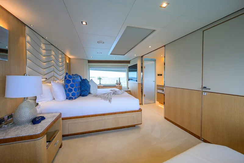 Slide: The Image of Horizon 90 Aqua Life - Interior Master Stateroom - 30