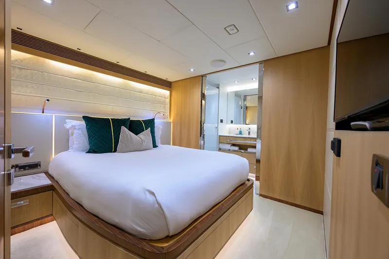 Slide: The Image of Horizon 90 Aqua Life - Interior Starboard Guest Stateroom - 52