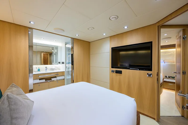 Slide: The Image of Horizon 90 Aqua Life - Interior Starboard Guest Stateroom - 53