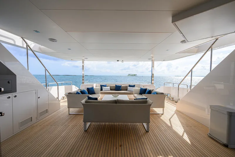 Slide: The Image of Horizon 90 Aqua Life - Exterior Aft Deck - 78