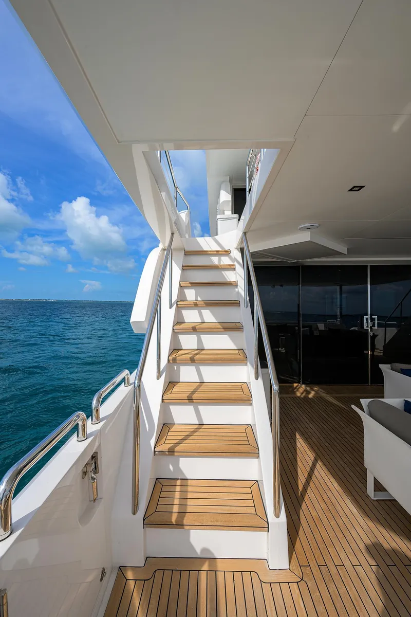 Slide: The Image of Horizon 90 Aqua Life - Exterior Aft Deck - 83