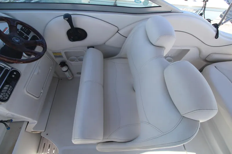 Slide: The Image of Crownline Boats 250 CR 2005 - 10